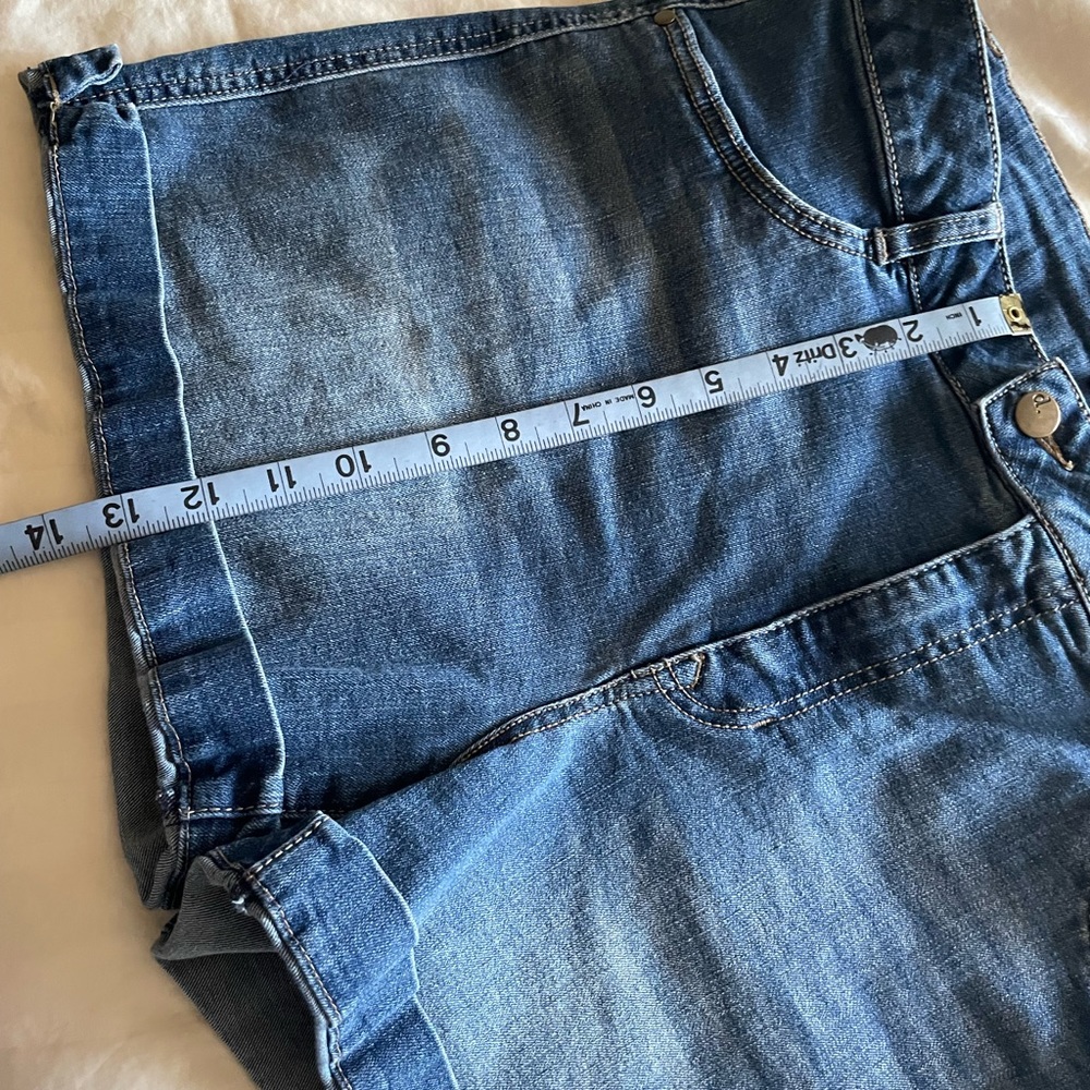 d.Jeans medium wash denim jean shorts size 16 - Picture 10 of 10